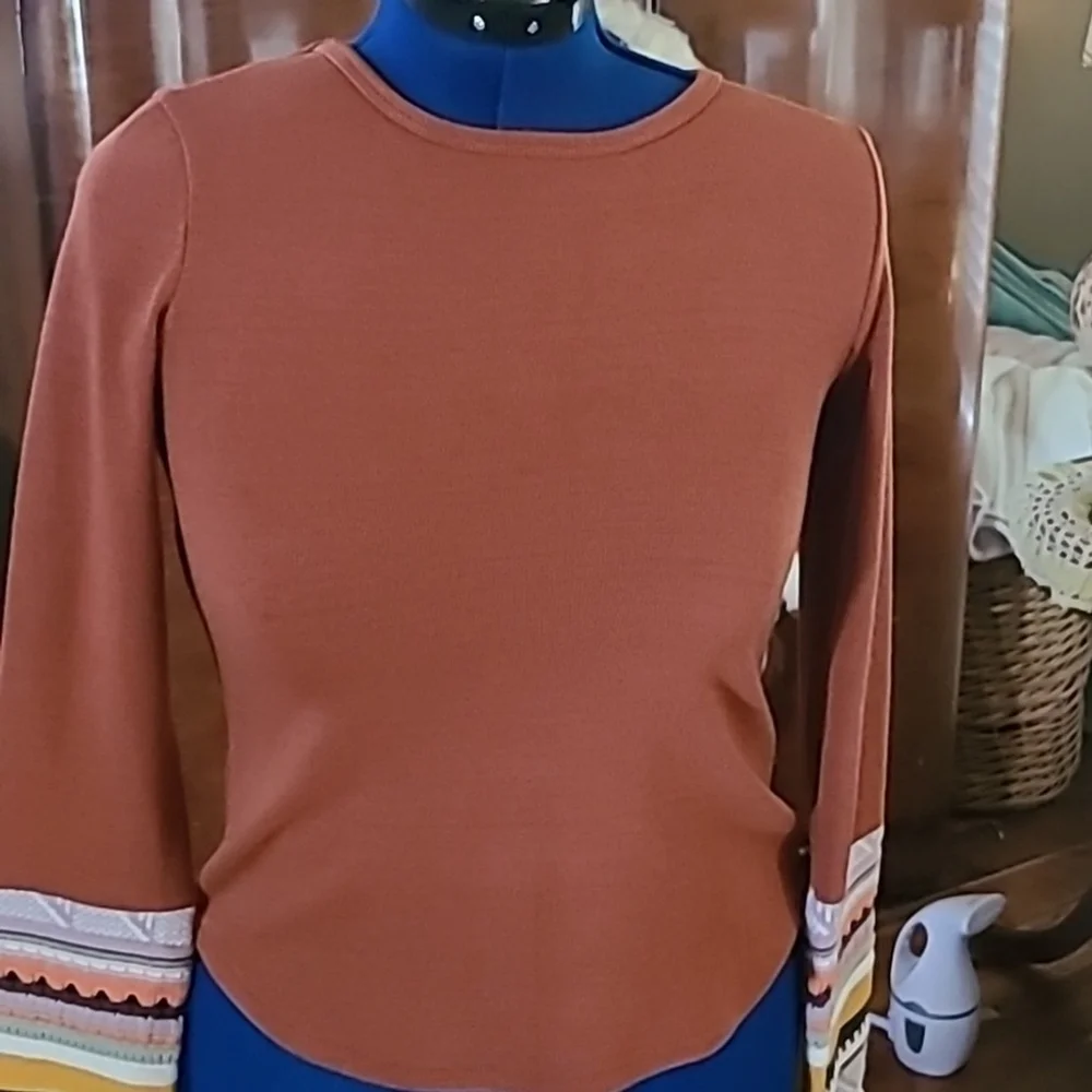 Easel for Angels from Los Angeles sz. S. Rust with Crochet sleeves. (#1302) - Picture 3 of 11